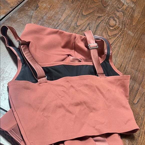 Vaara Rust Activewear Set - Picture 4 of 8